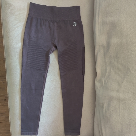 Seamless Grrrl Leggings - Picture 1 of 4